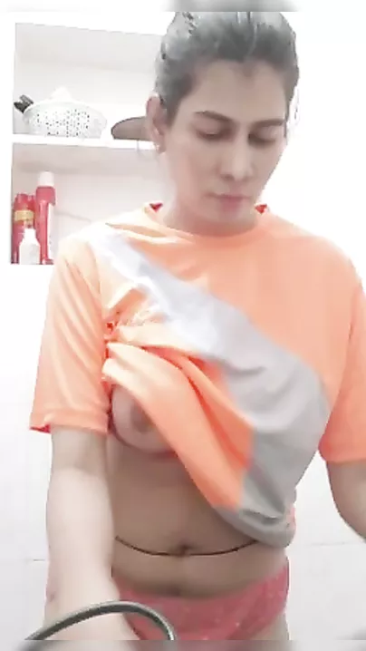 Sexy gal undressed MMS movie to make u lustful