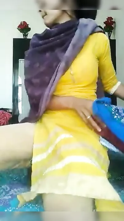 Punjabi love tunnel fingering selfie for her boyfriend