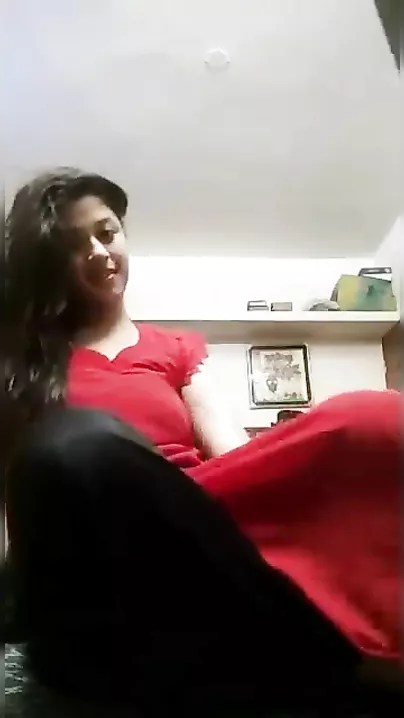 Pretty looking hot Indian GF hawt video