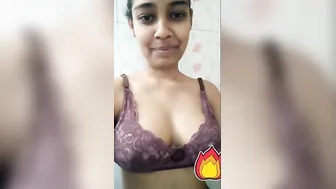 Desi cute gal selfie MMS episode taken for her bf