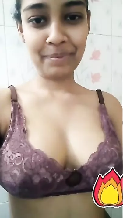Desi cute gal selfie MMS episode taken for her bf