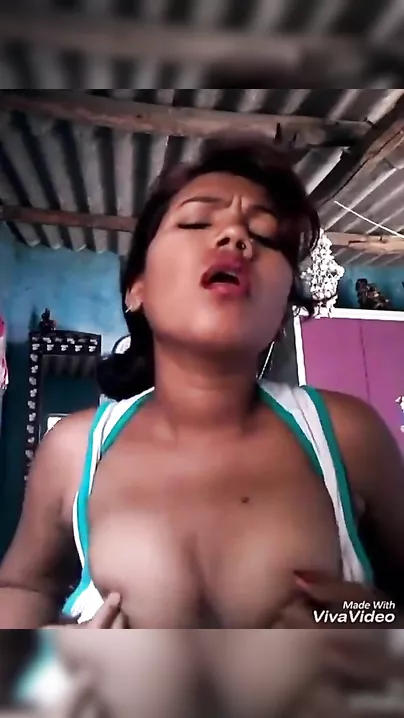 Hot Bhojpuri boob show solo selfie clip