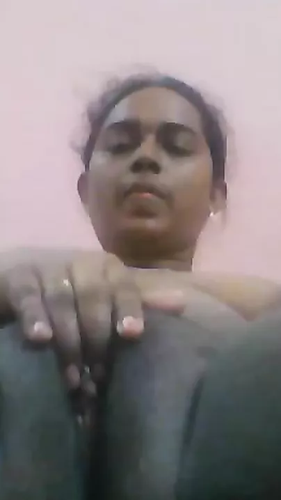 Fat Desi pussy show MMS clip