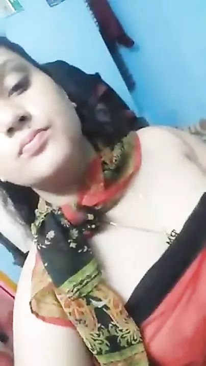 Indian gal bare selfie for BOYFRIEND clip