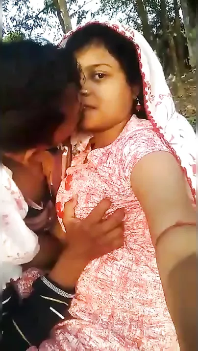 Soft Desi large bra buddies cram outdoor sex MMS