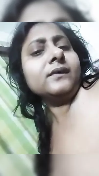 Busty Bangla wife boob show MMS movie