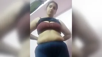 Sexy Bangla wife MMS striptease video