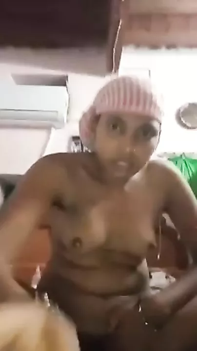 Indian Bhabhi fingering cum-hole on selfie web camera