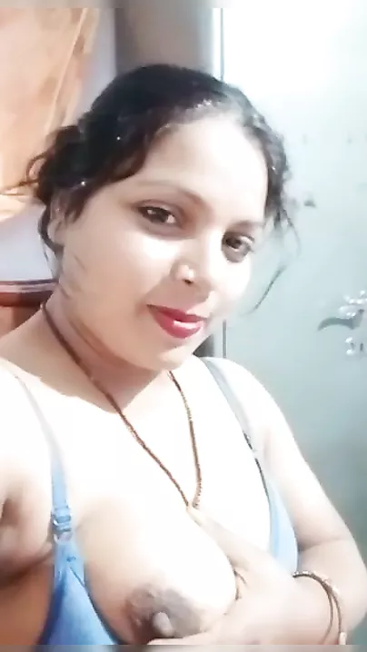 Hot slutty Bhabhi undressed selfie video