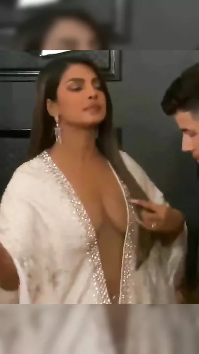 Priyanka Chopra billibongs show during reward ceremony