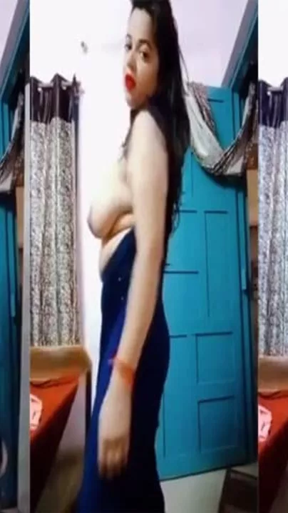 Super hawt Randi Bhabhi dancing stripped movie scene
