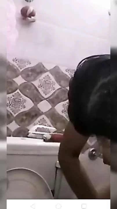 Sexy hotty cleaning vagina movie captured by her boyfriend
