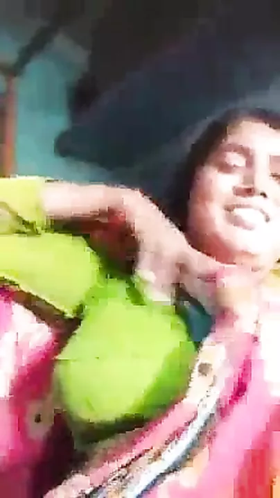 Lewd Dehati wife displaying her bare muff on live clip call