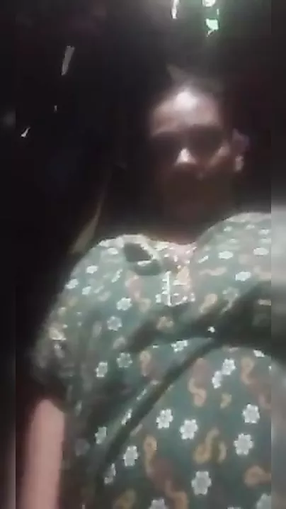 Older Tamil boob show clip MMS