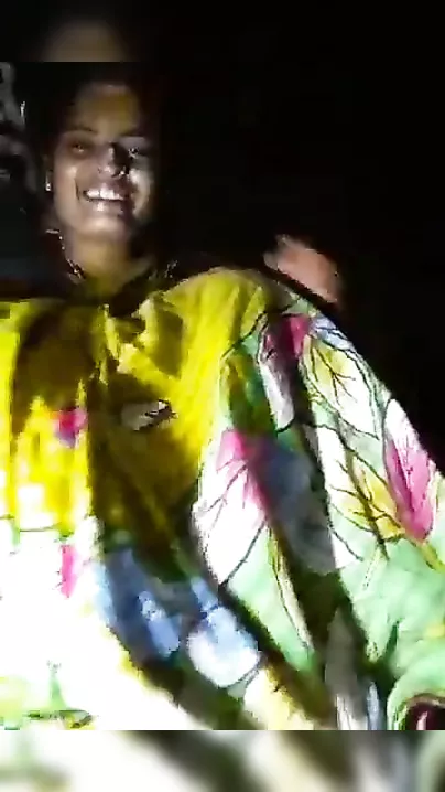 Dehati wife cum-hole show on a live movie call