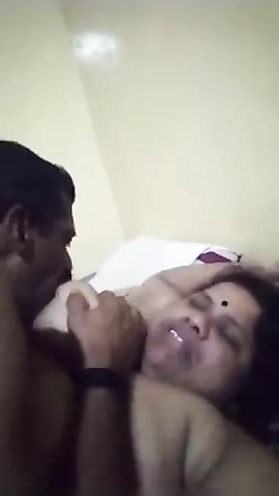 Breasty Bengali wife sex MMS movie scene scandal