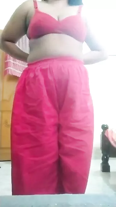 Telugu Boudi bare MMS episode looks the superlatively good