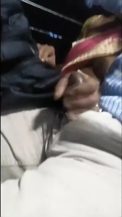 Daring Desi oral sex action while travelling on a bus