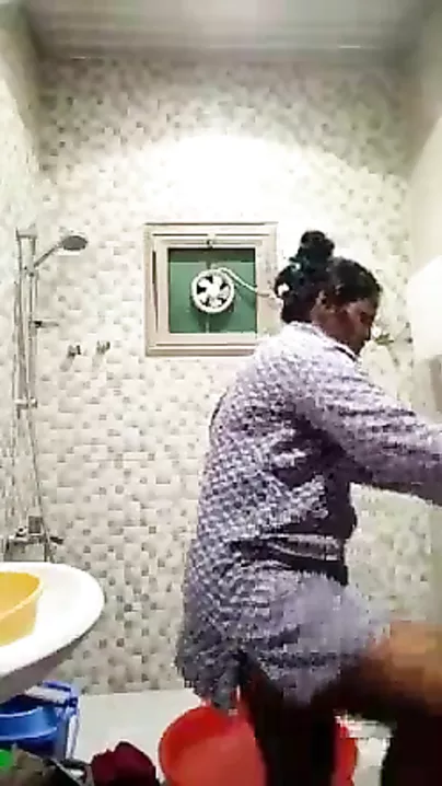 Telugu wife suit change in baths video MMS