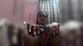Horny indian girl masturbating! Desi MMs XXX video