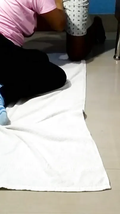 Desi girl postpones yoga in favor of XXX amusement with boyfriend
