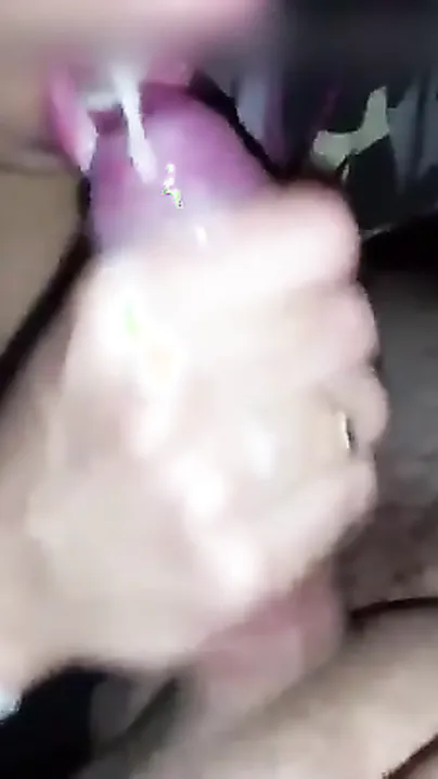 Skilled Desi slut makes partner cum stroking XXX salami with hand