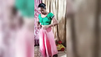 Indian aunty as real slu dressing after bath! Desi XXX video