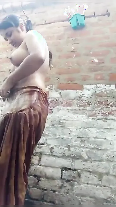 Indian porn video of an amateur girlfriend finger fucking her pussy on cam