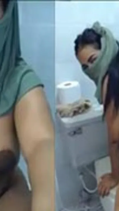 Naughty Indian teen broadcasting live XXX sex cam for her horny fans