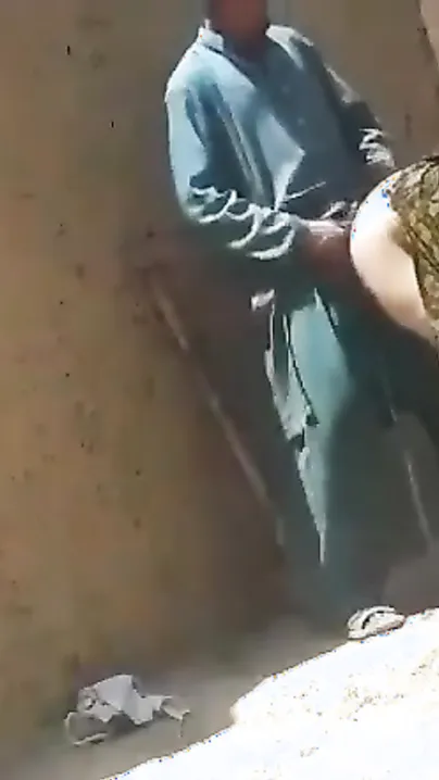 Pakistani outdoor sex video with a neighbor aunty! Real XXX hidden cam