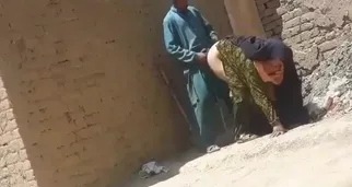 Pakistani outdoor sex video with a neighbor aunty! Real XXX hidden ...