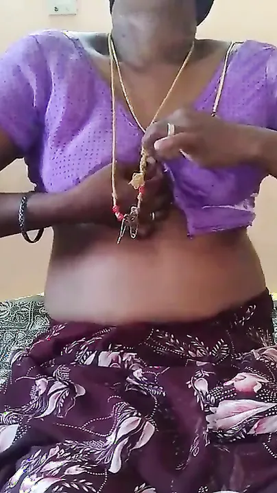 Mature mom for orgasm uses big sex toys