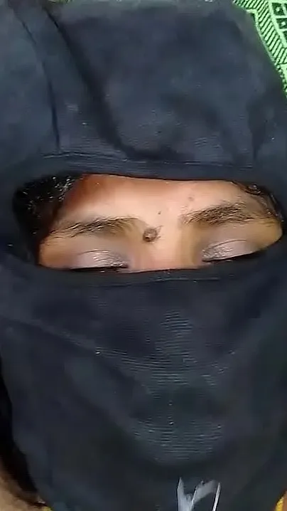 I love to fuck my cunt with carrot when I'm home alone, leaked Desi mms porn