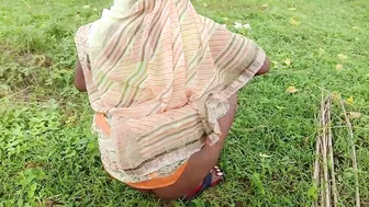 Calling Young Aunty to Field Fucking Her Hindi Porn