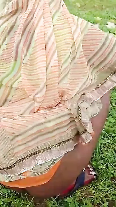 Calling Young Aunty to Field Fucking Her Hindi Porn