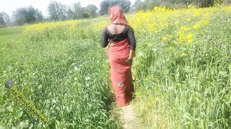 Village Worker Creamy Pussy Fucked in Field Hindi XXX