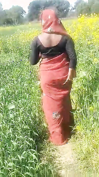 Village Worker Creamy Pussy Fucked in Field Hindi XXX