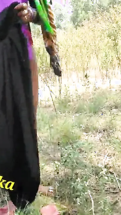 Pounding bhabhi in the field during work hours today