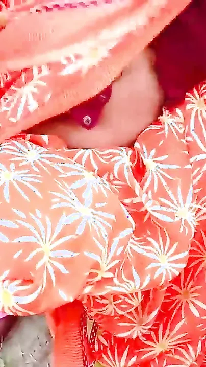 Bhabhi Says She Loves Getting Fucked in the Fields