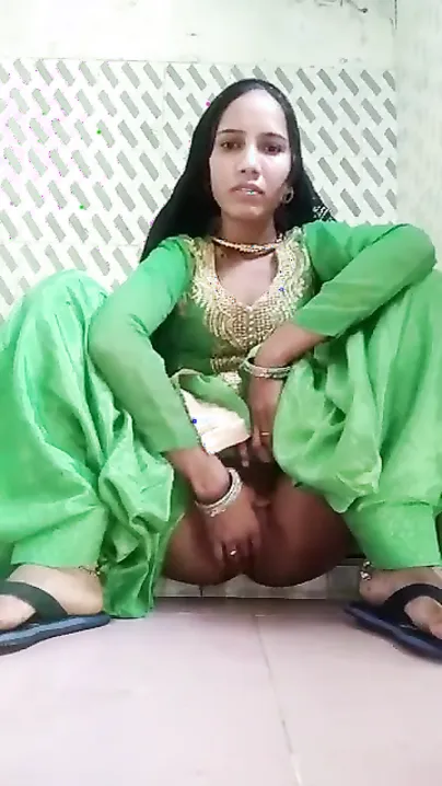 Rajastani aunty pussy show on webcam