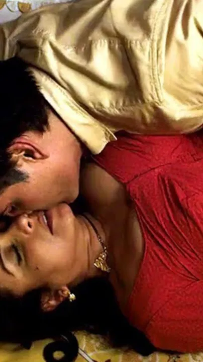 Desi couple kissing! Hot Bhabhi making sex with lover video