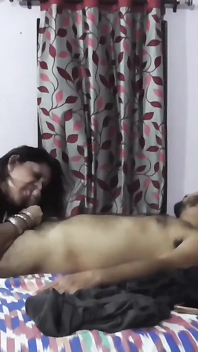 Whorish Desi wife real sex with refrigerator technician!! XXX hindi audio