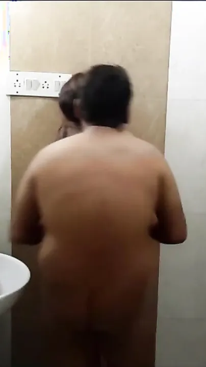 Man fucks Desi that doesn't know about hidden cam filming XXX action