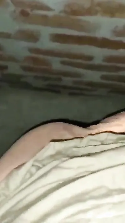 Self-isolated guy comes to the Desi girlfriend for XXX amusement