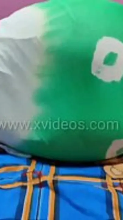 Indian guy wakes up Desi GF and coaxes her to have anal XXX quickie