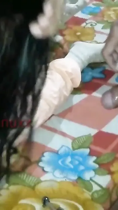 Desi beauty lures curious BF into chudai using her sexy XXX panties
