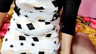 Sexy dress helps Desi student lure professor into XXX affair on bed