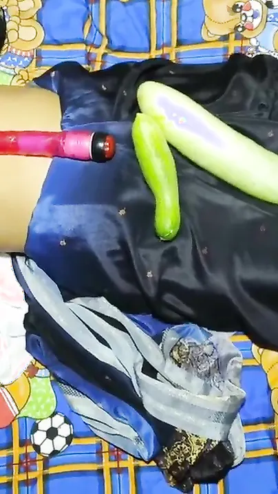 Amateur Desi chick masturbates using huge vegetables and XXX toy