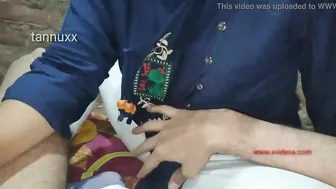 Desi babe pulls her saree up and enjoys XXX coupling with the man