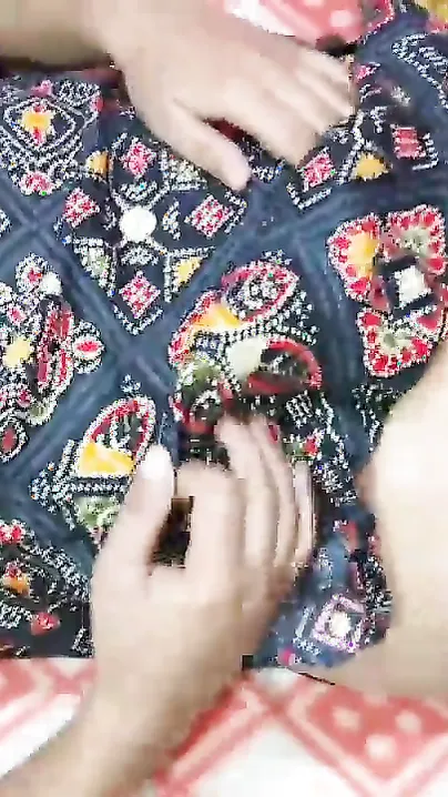 Aroused Desi male lures his sexy bhabhi into having XXX session